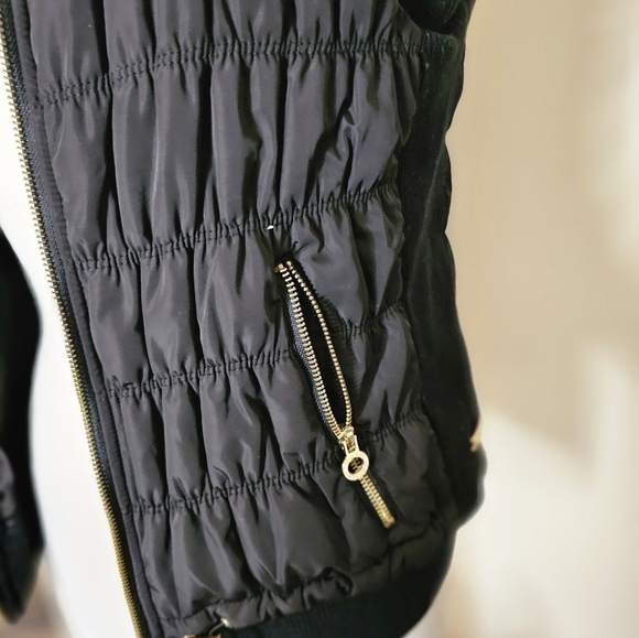 Calvin Klein Vest - Picture 5 of 6